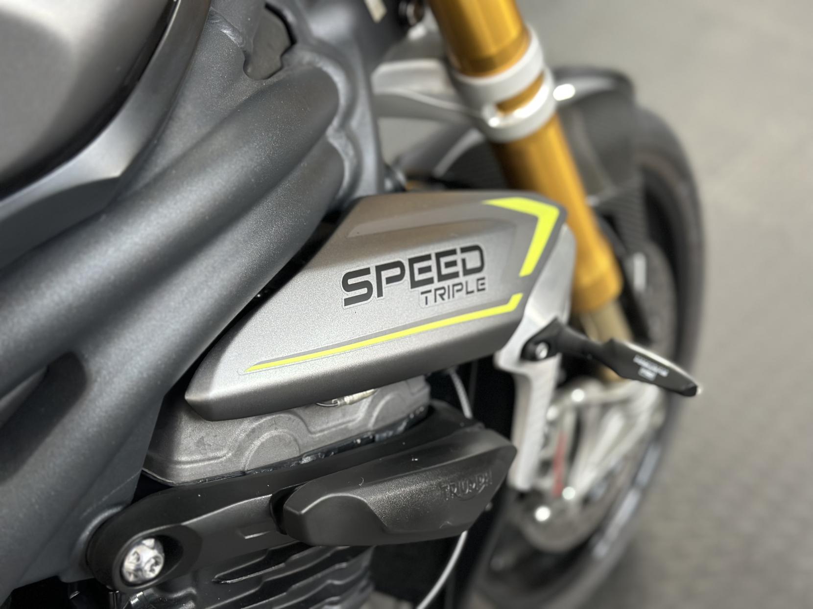 Triumph Speed Triple 1200 1160 RS Naked Petrol Manual Euro 5 (179 ps)