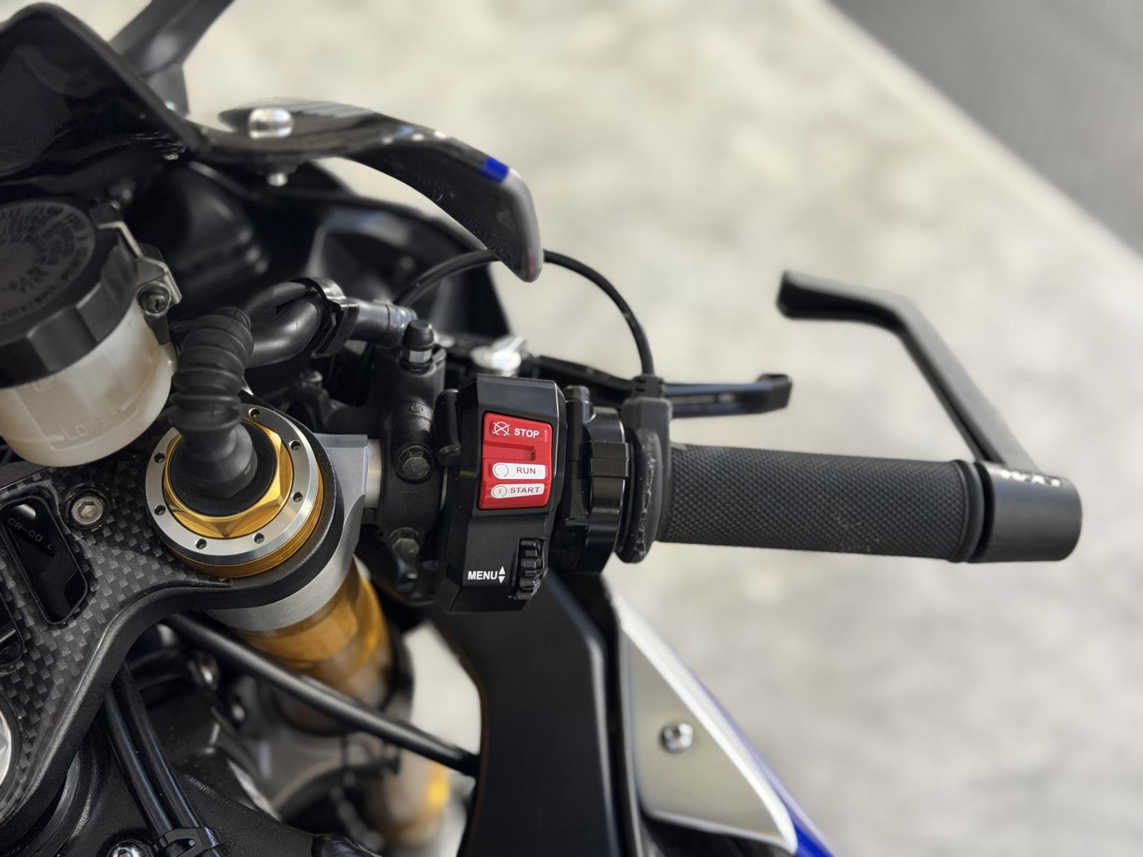 Yamaha R1M 1000 Super Sports Petrol Manual Euro 4 (200 ps)