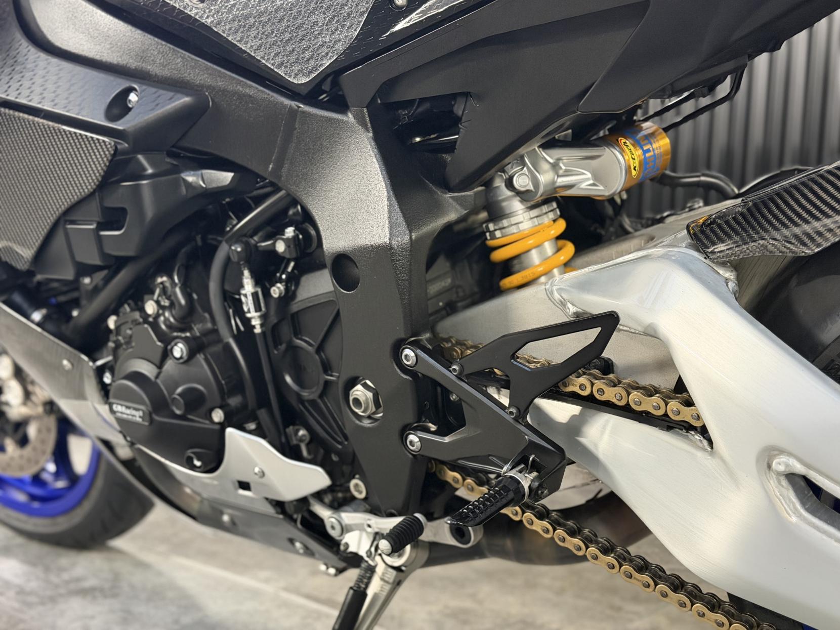 Yamaha R1M 1000 Super Sports Petrol Manual Euro 4 (200 ps)