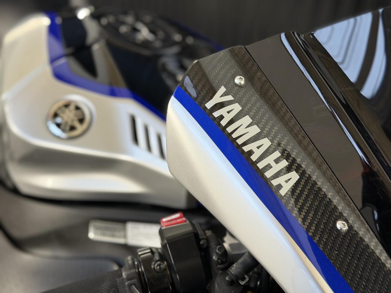 Yamaha R1M 1000 Super Sports Petrol Manual Euro 4 (200 ps)