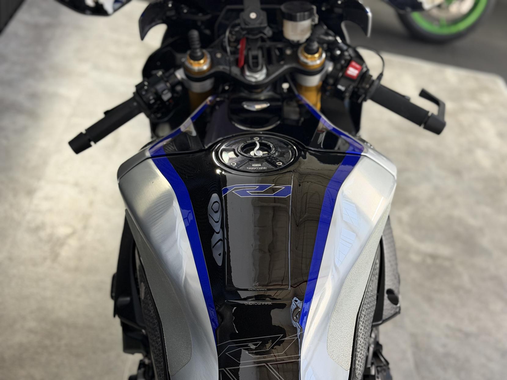 Yamaha R1M 1000 Super Sports Petrol Manual Euro 4 (200 ps)