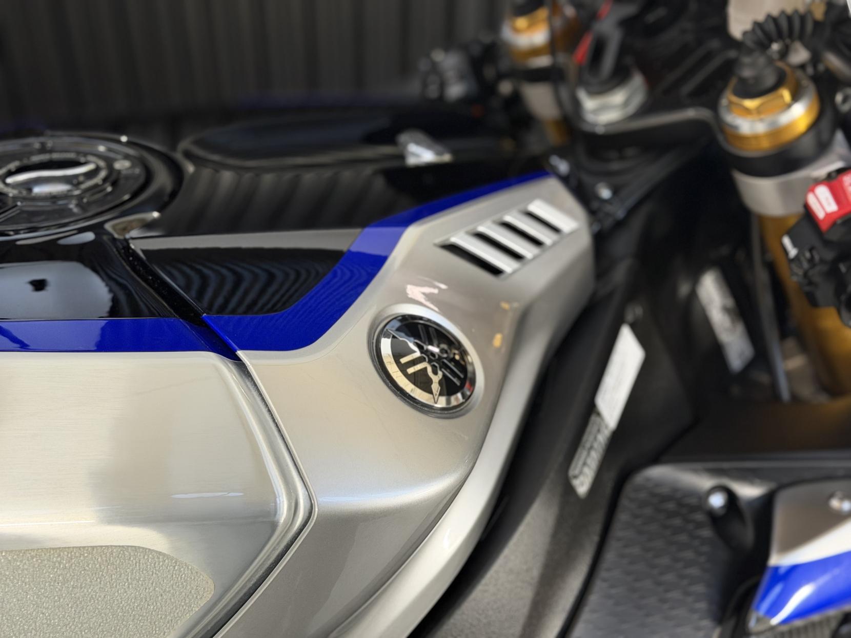 Yamaha R1M 1000 Super Sports Petrol Manual Euro 4 (200 ps)