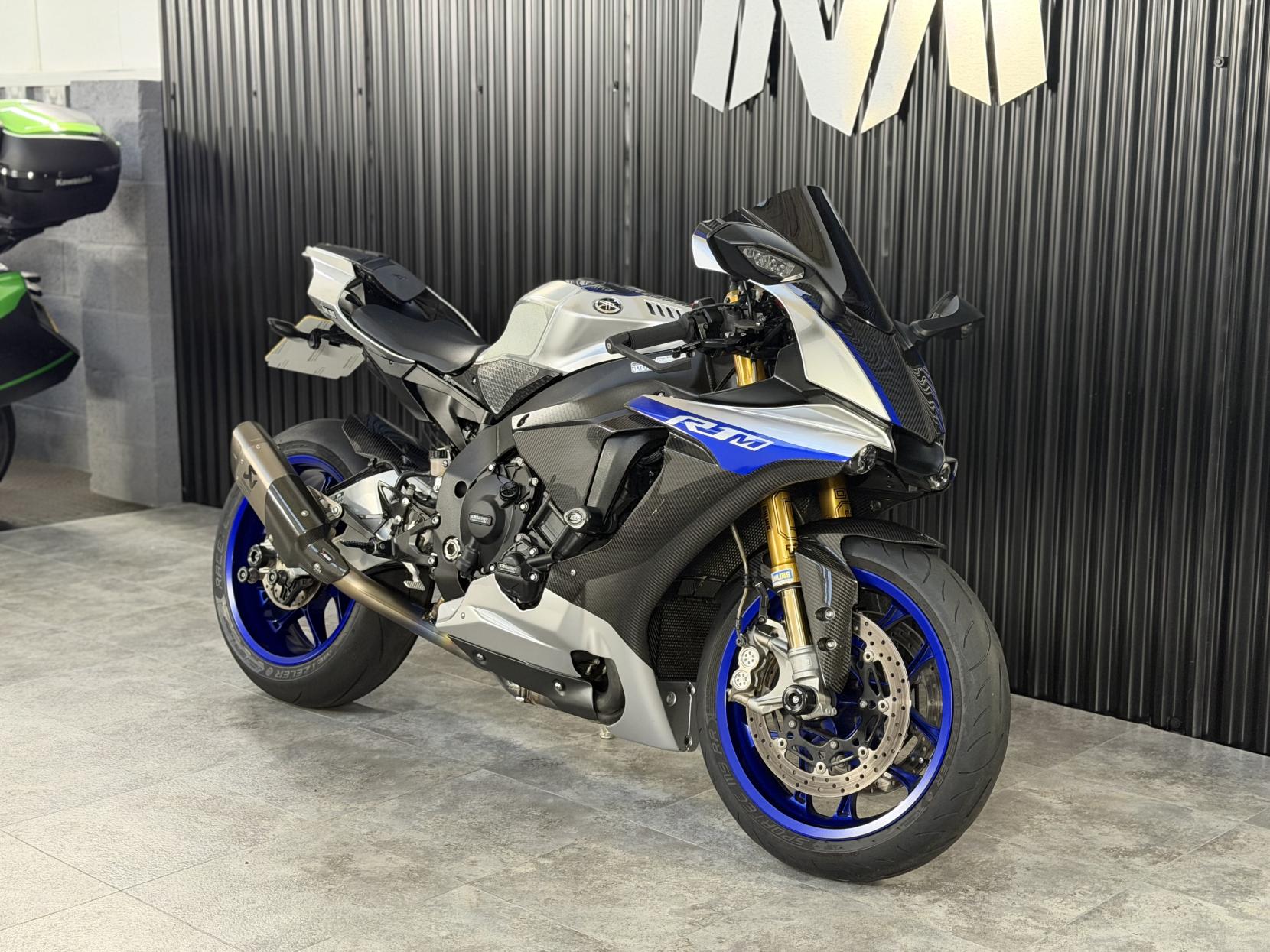 Yamaha R1M 1000 Super Sports Petrol Manual Euro 4 (200 ps)