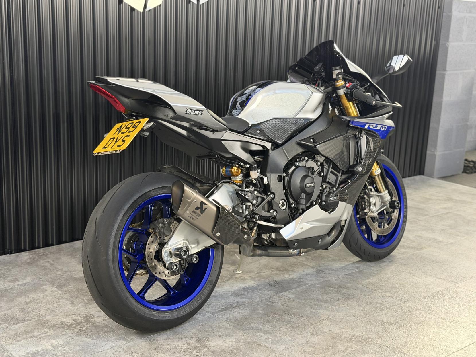 Yamaha R1M 1000 Super Sports Petrol Manual Euro 4 (200 ps)