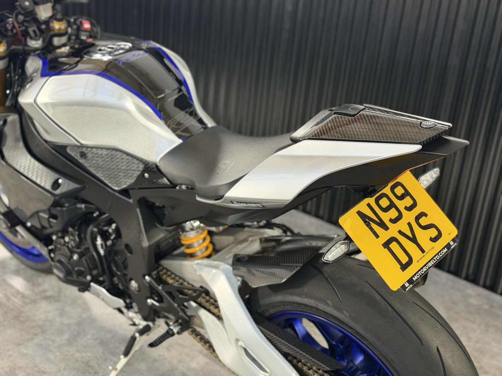 Yamaha R1M 1000 Super Sports Petrol Manual Euro 4 (200 ps)