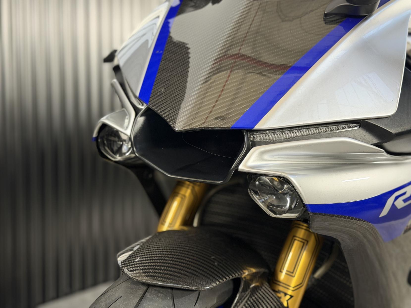 Yamaha R1M 1000 Super Sports Petrol Manual Euro 4 (200 ps)