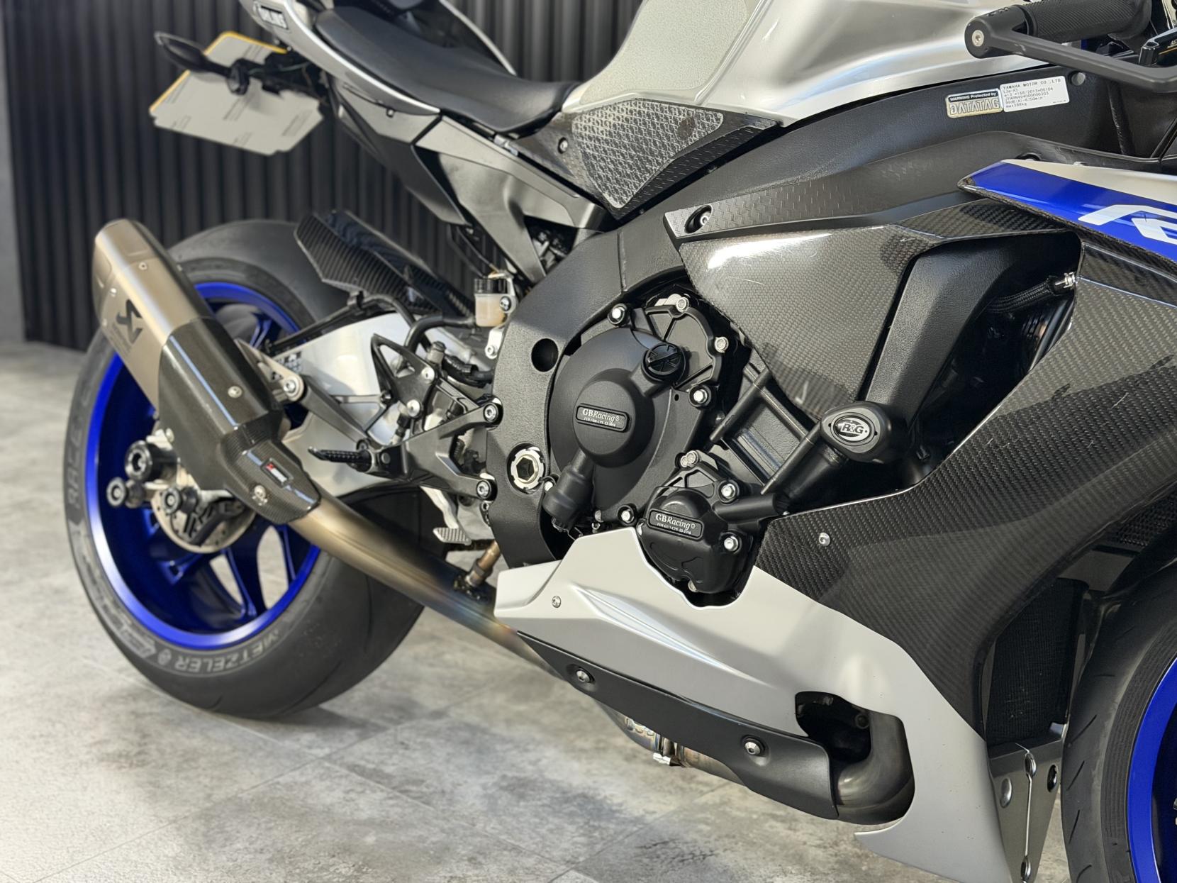 Yamaha R1M 1000 Super Sports Petrol Manual Euro 4 (200 ps)