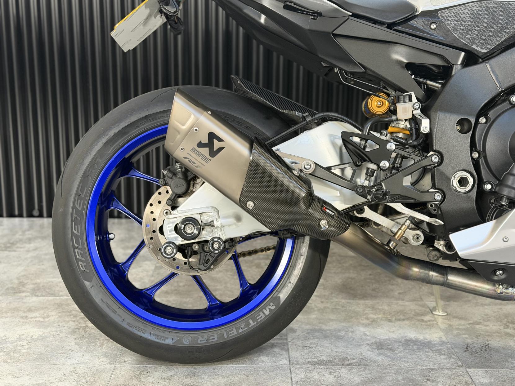 Yamaha R1M 1000 Super Sports Petrol Manual Euro 4 (200 ps)