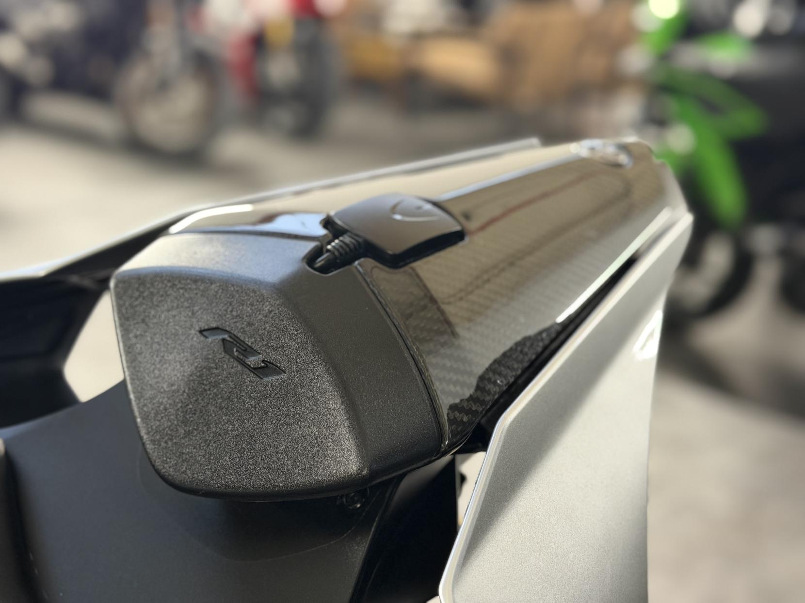 Yamaha R1M 1000 Super Sports Petrol Manual Euro 4 (200 ps)