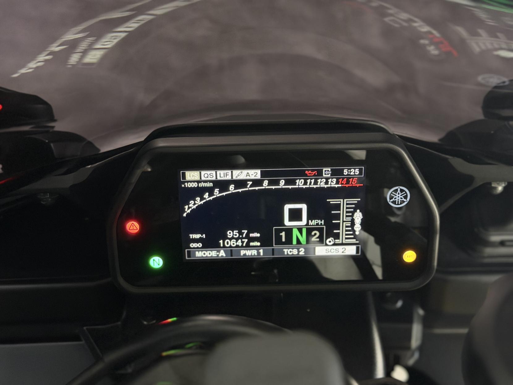 Yamaha R1M 1000 Super Sports Petrol Manual Euro 4 (200 ps)