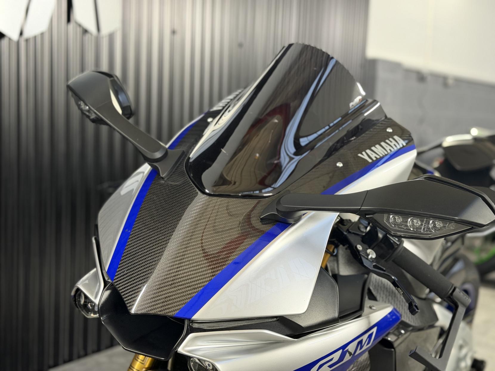 Yamaha R1M 1000 Super Sports Petrol Manual Euro 4 (200 ps)