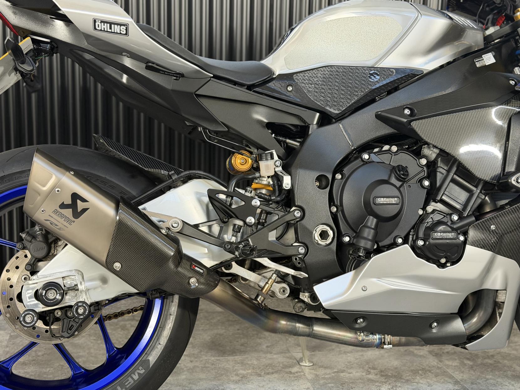 Yamaha R1M 1000 Super Sports Petrol Manual Euro 4 (200 ps)