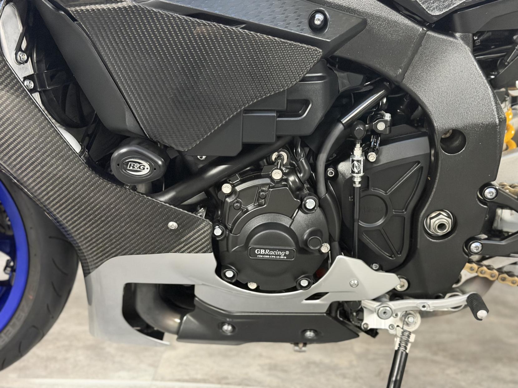 Yamaha R1M 1000 Super Sports Petrol Manual Euro 4 (200 ps)