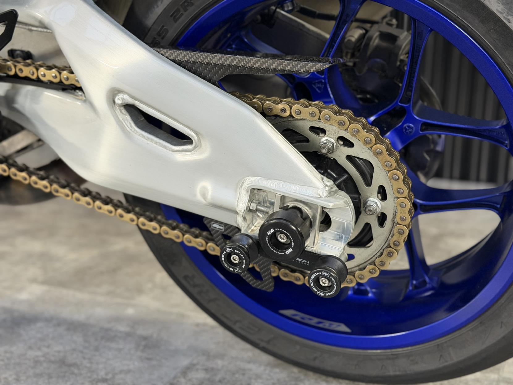 Yamaha R1M 1000 Super Sports Petrol Manual Euro 4 (200 ps)