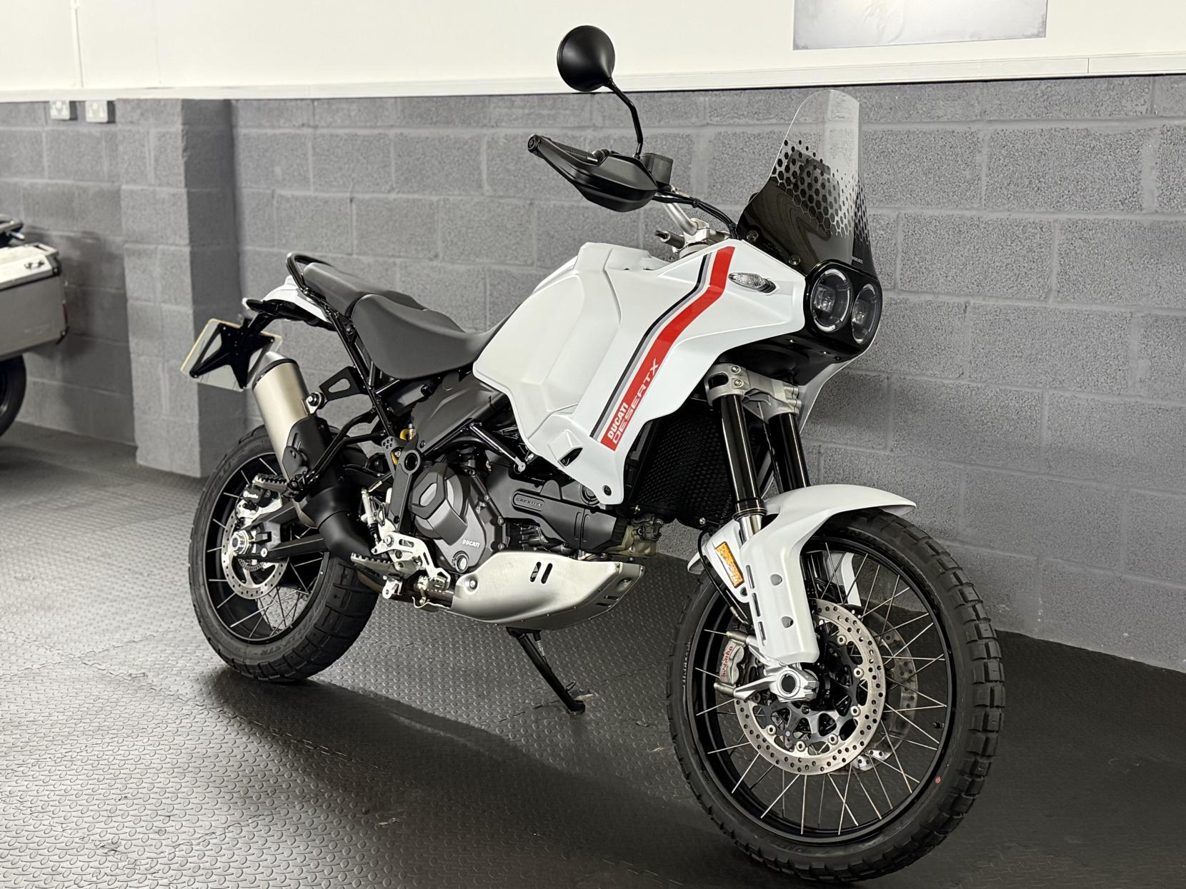 Ducati DesertX 937 Adventure Petrol Ducati Quick Shift Euro 5 (110 ps)