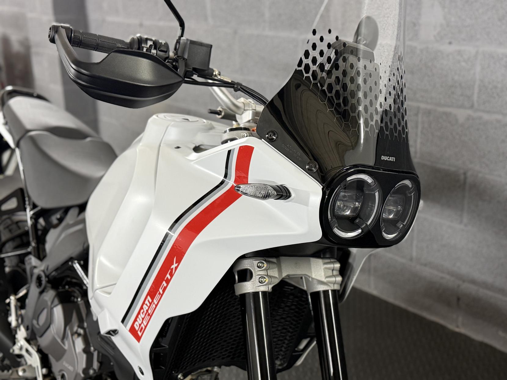 Ducati DesertX 937 Adventure Petrol Ducati Quick Shift Euro 5 (110 ps)