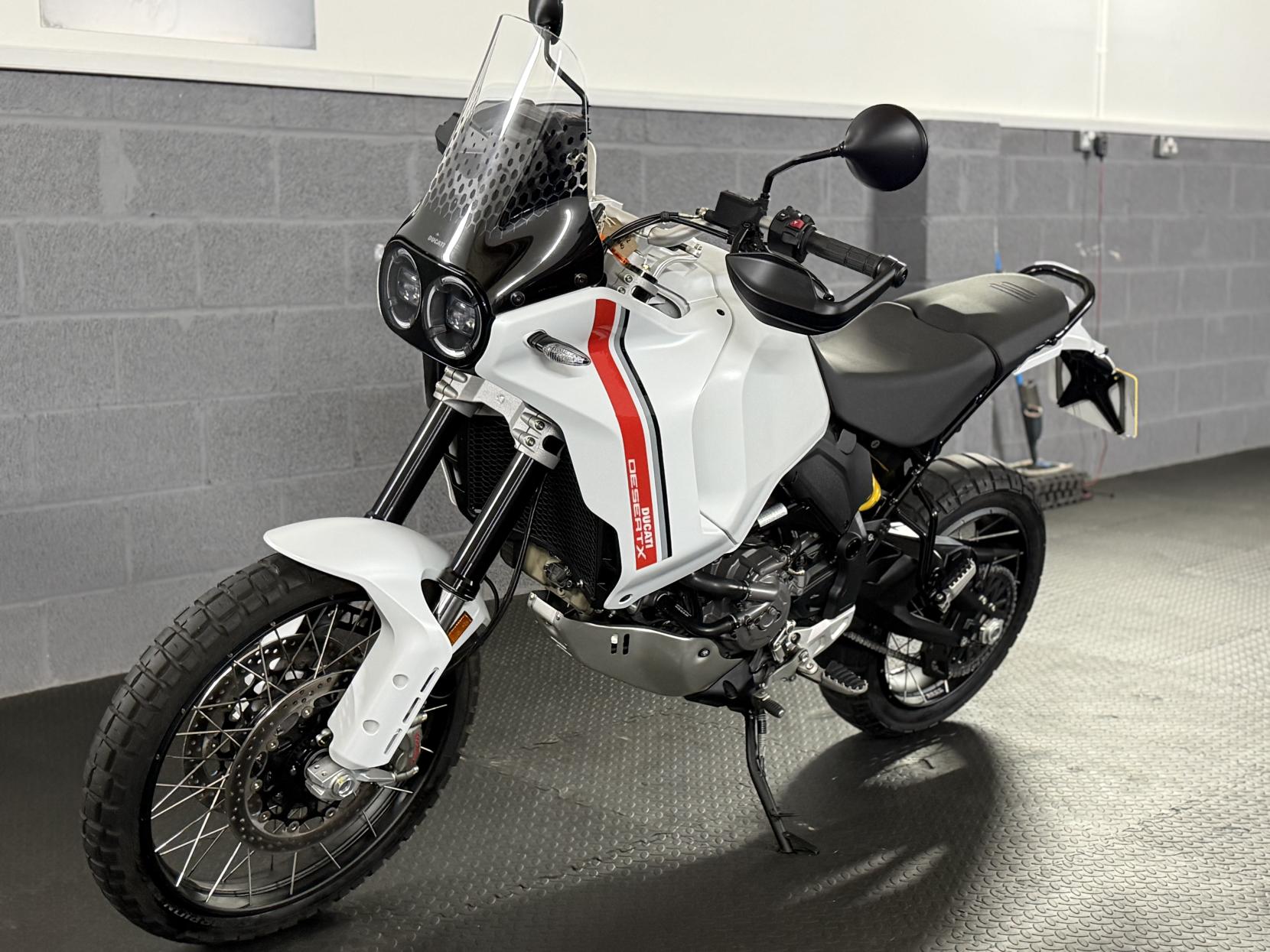 Ducati DesertX 937 Adventure Petrol Ducati Quick Shift Euro 5 (110 ps)