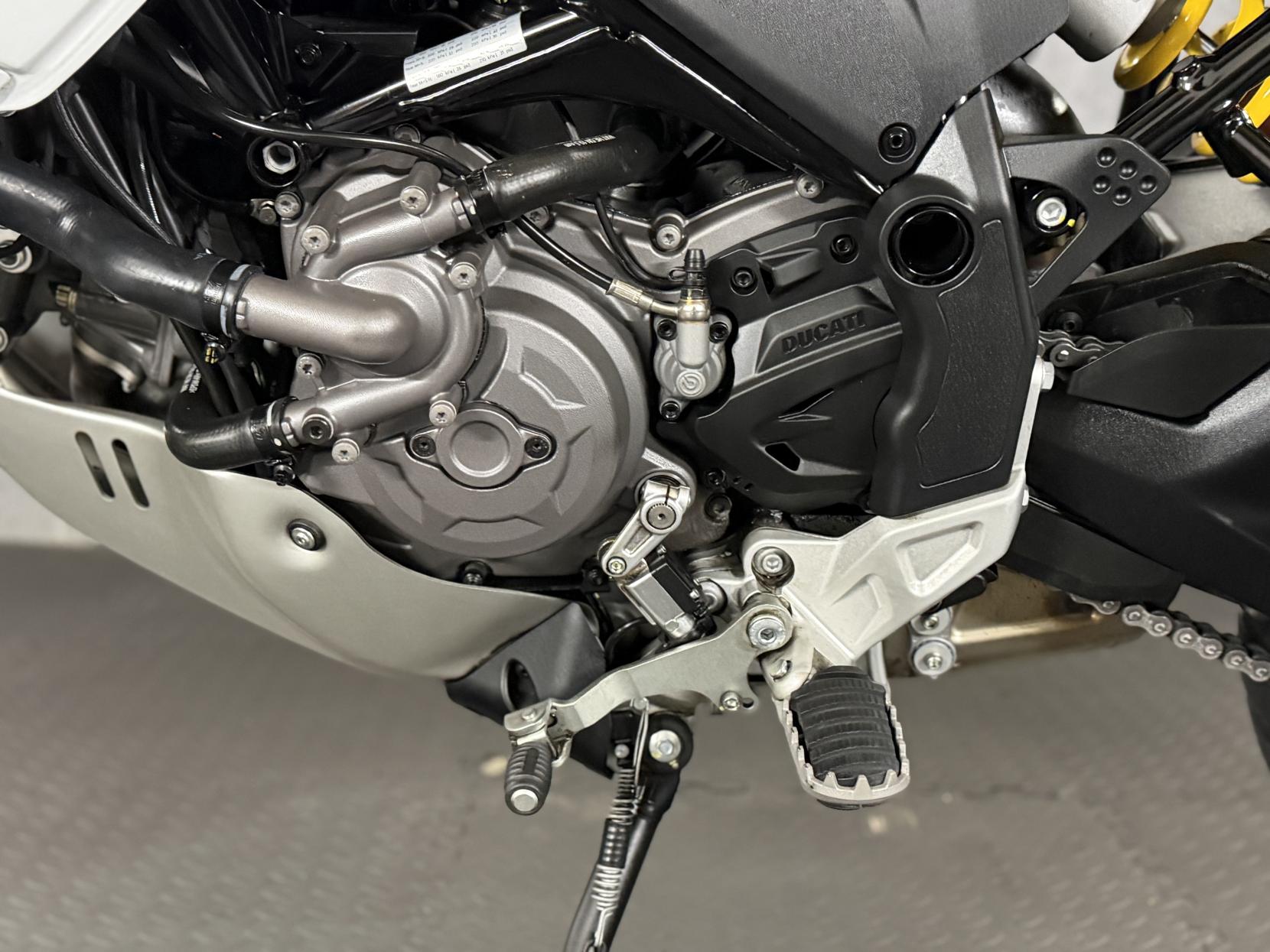 Ducati DesertX 937 Adventure Petrol Ducati Quick Shift Euro 5 (110 ps)