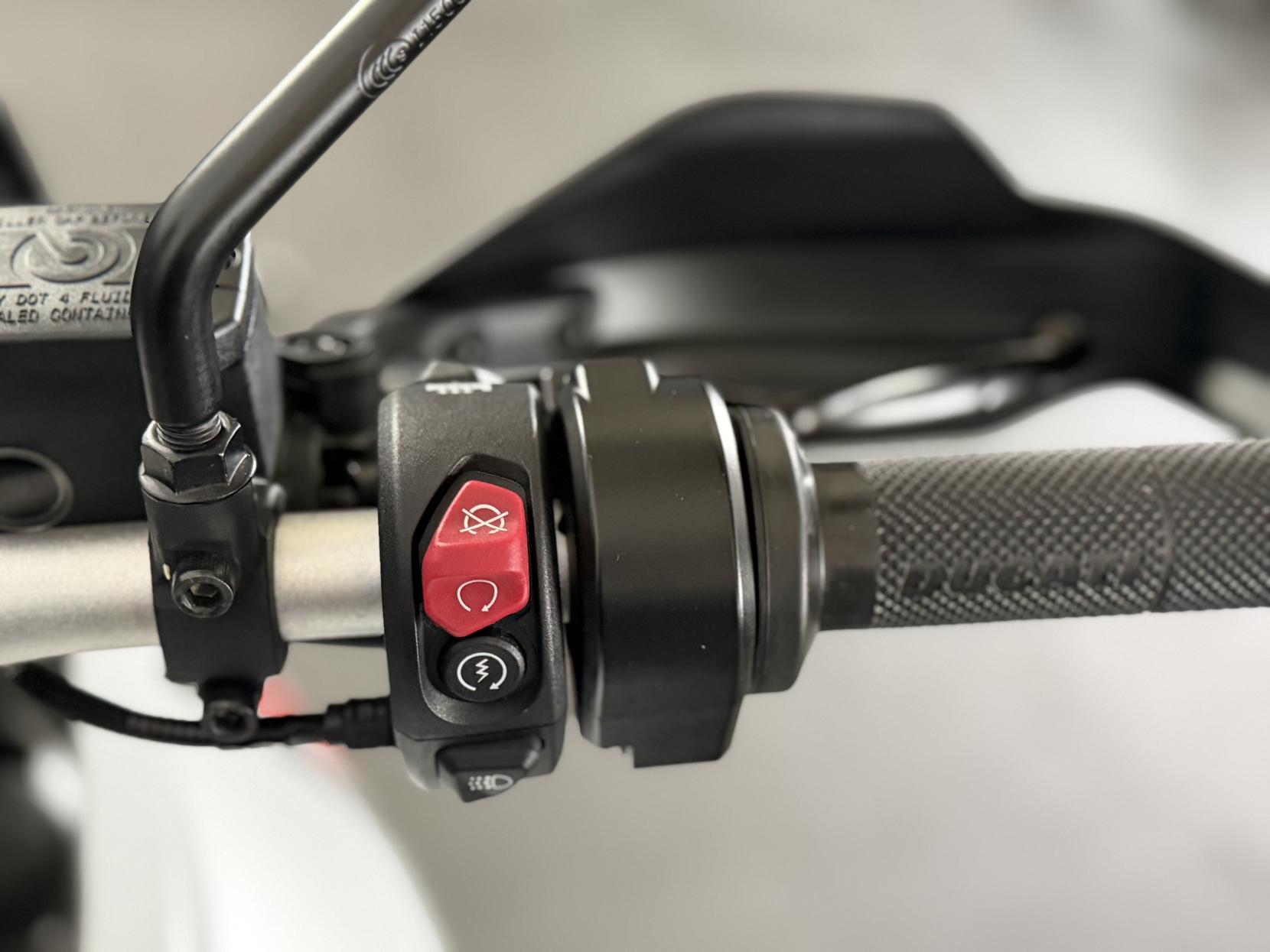 Ducati DesertX 937 Adventure Petrol Ducati Quick Shift Euro 5 (110 ps)