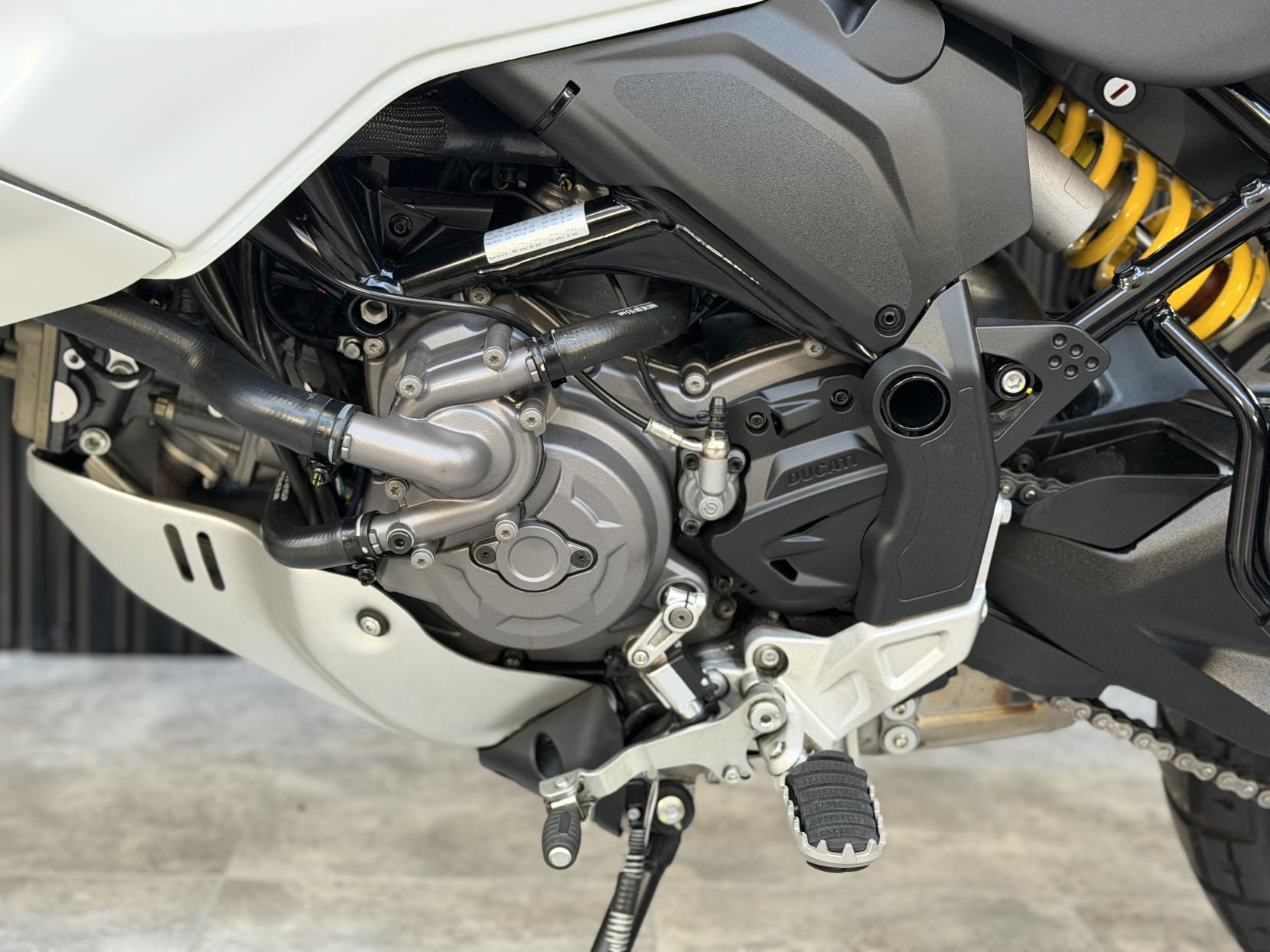 Ducati DesertX 937 Adventure Petrol Ducati Quick Shift Euro 5 (110 ps)