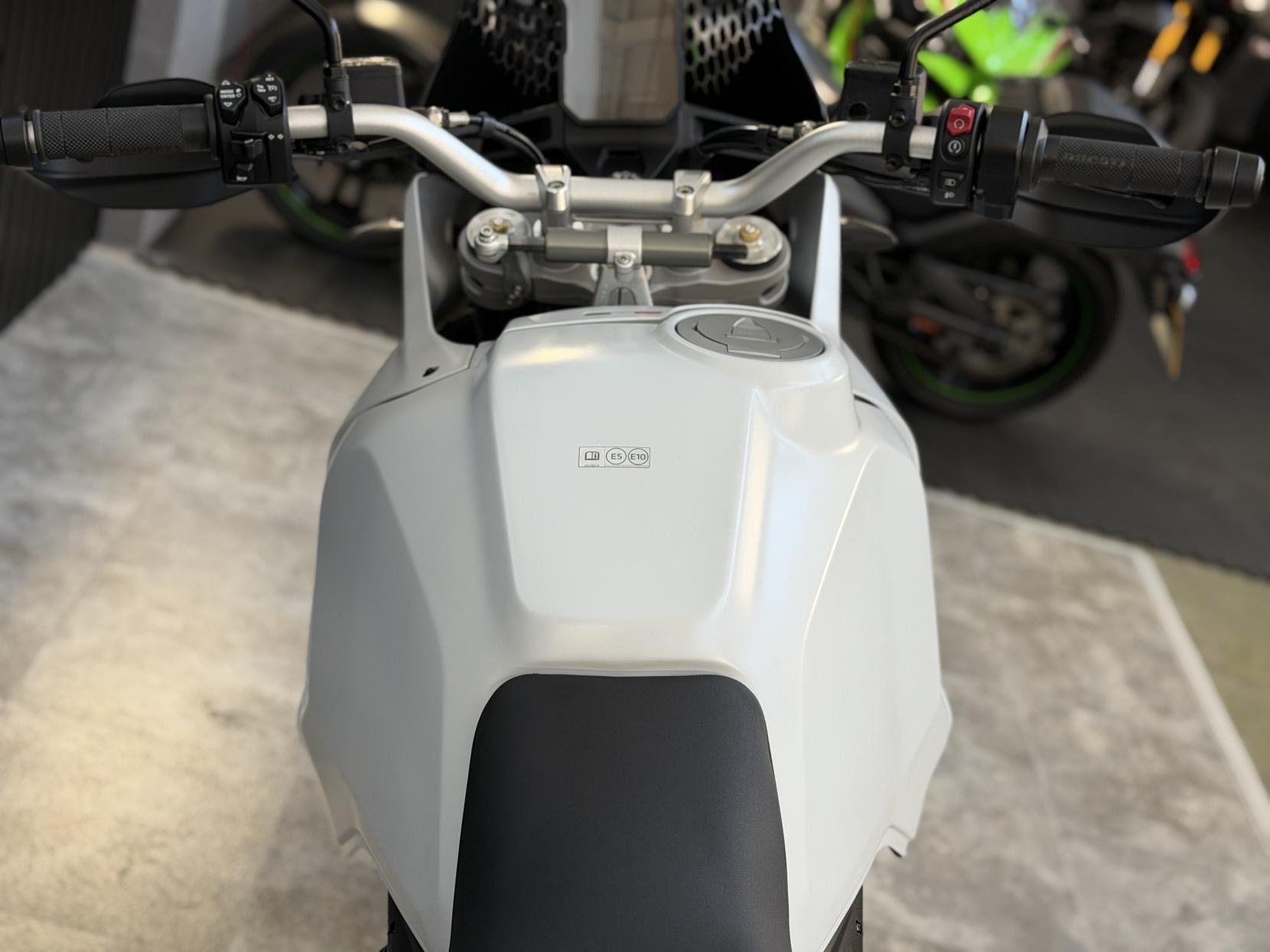 Ducati DesertX 937 Adventure Petrol Ducati Quick Shift Euro 5 (110 ps)