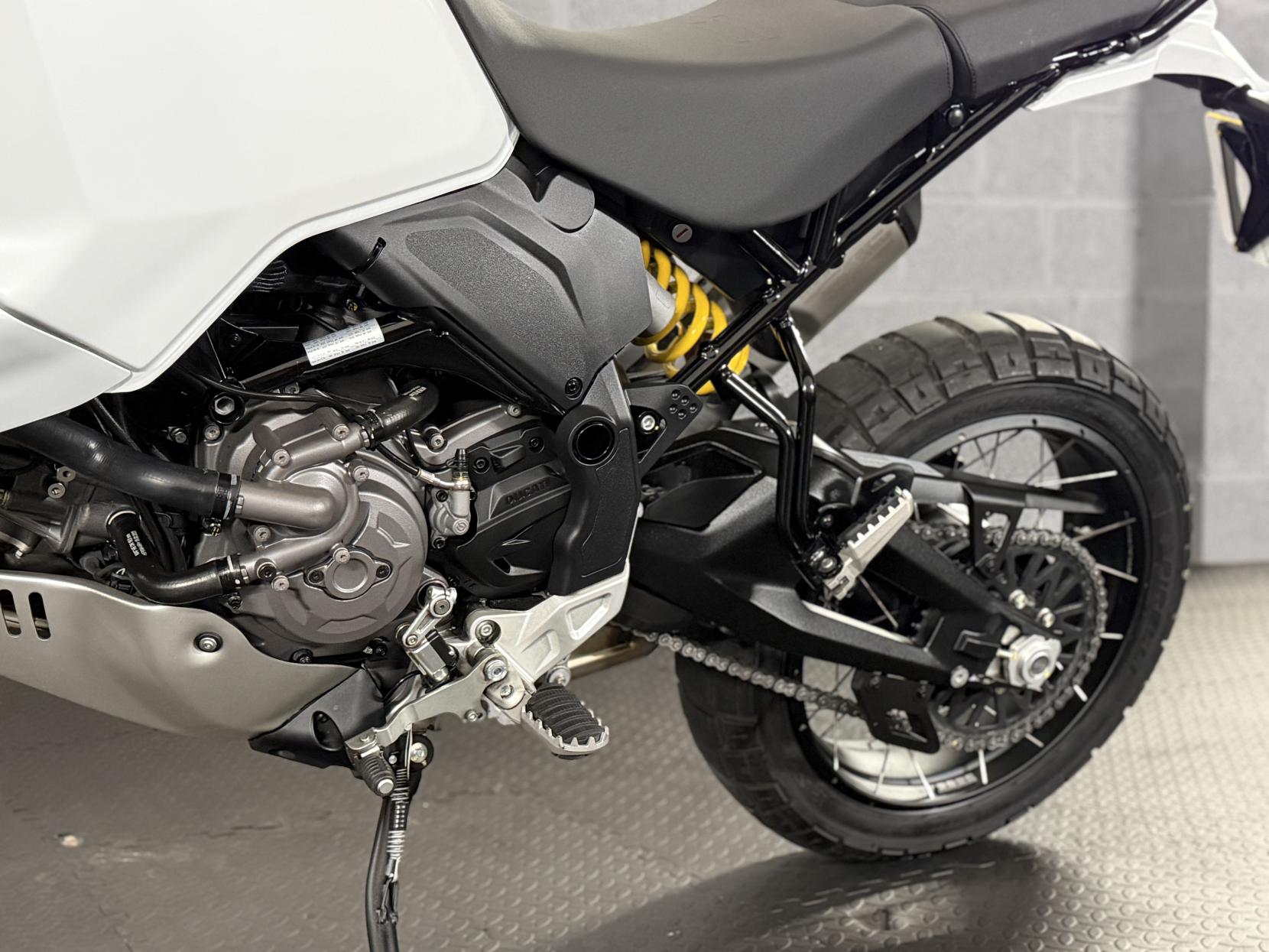 Ducati DesertX 937 Adventure Petrol Ducati Quick Shift Euro 5 (110 ps)