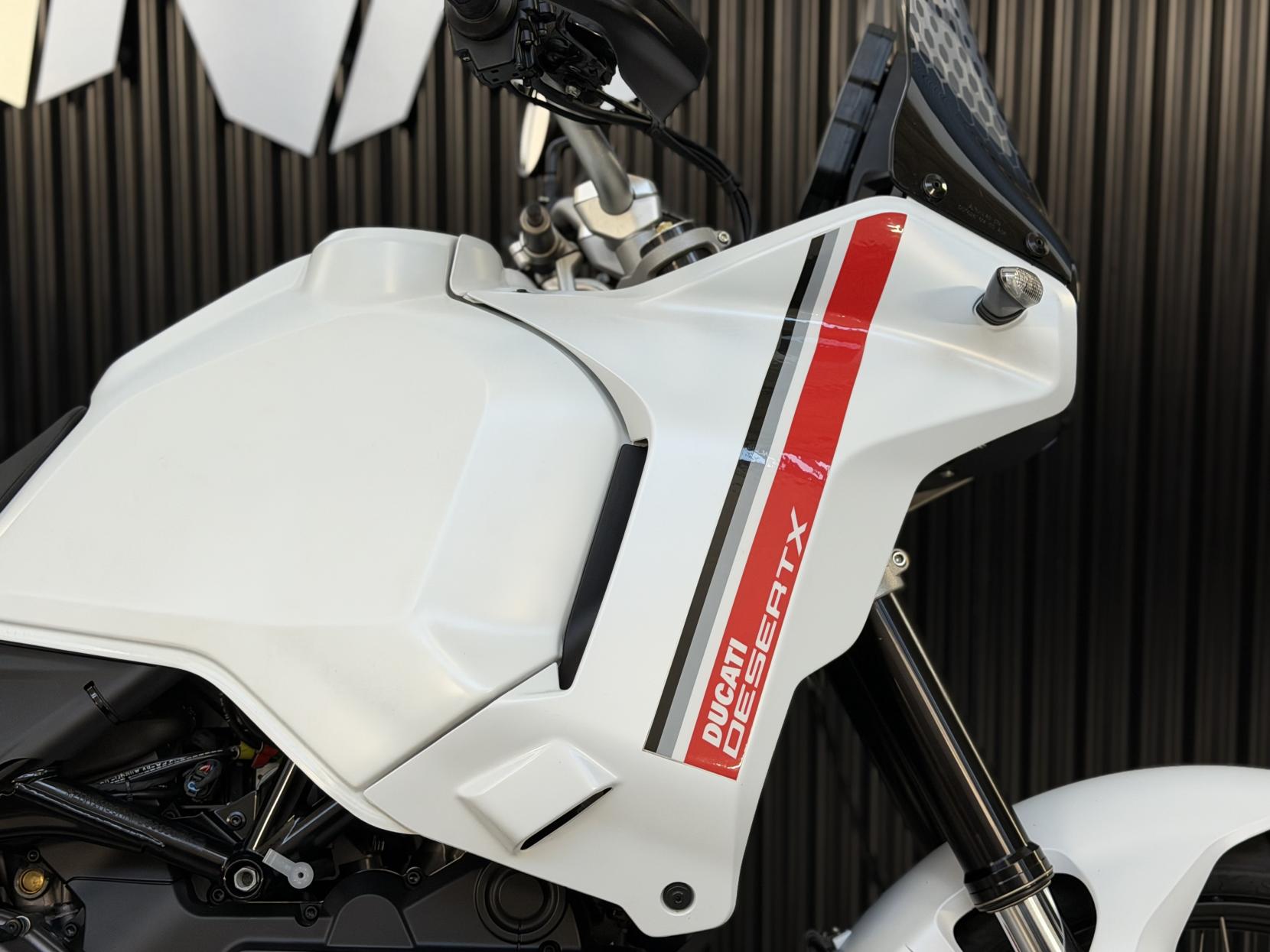 Ducati DesertX 937 Adventure Petrol Ducati Quick Shift Euro 5 (110 ps)