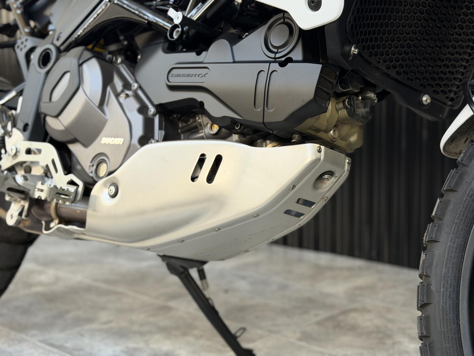 Ducati DesertX 937 Adventure Petrol Ducati Quick Shift Euro 5 (110 ps)