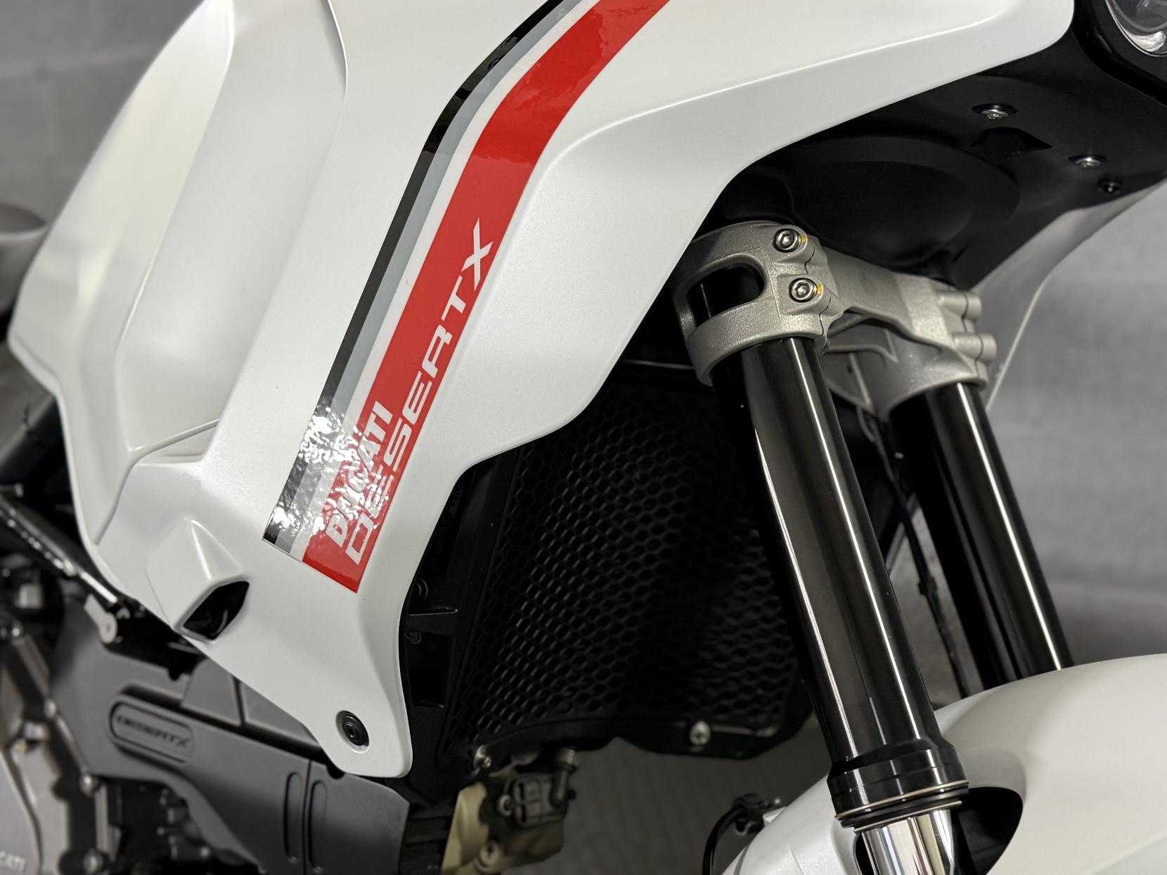 Ducati DesertX 937 Adventure Petrol Ducati Quick Shift Euro 5 (110 ps)