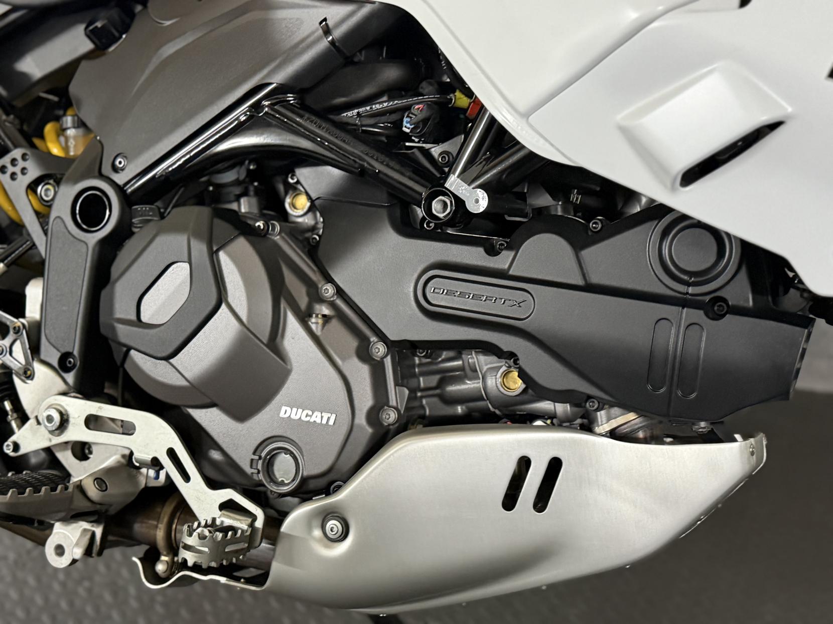 Ducati DesertX 937 Adventure Petrol Ducati Quick Shift Euro 5 (110 ps)