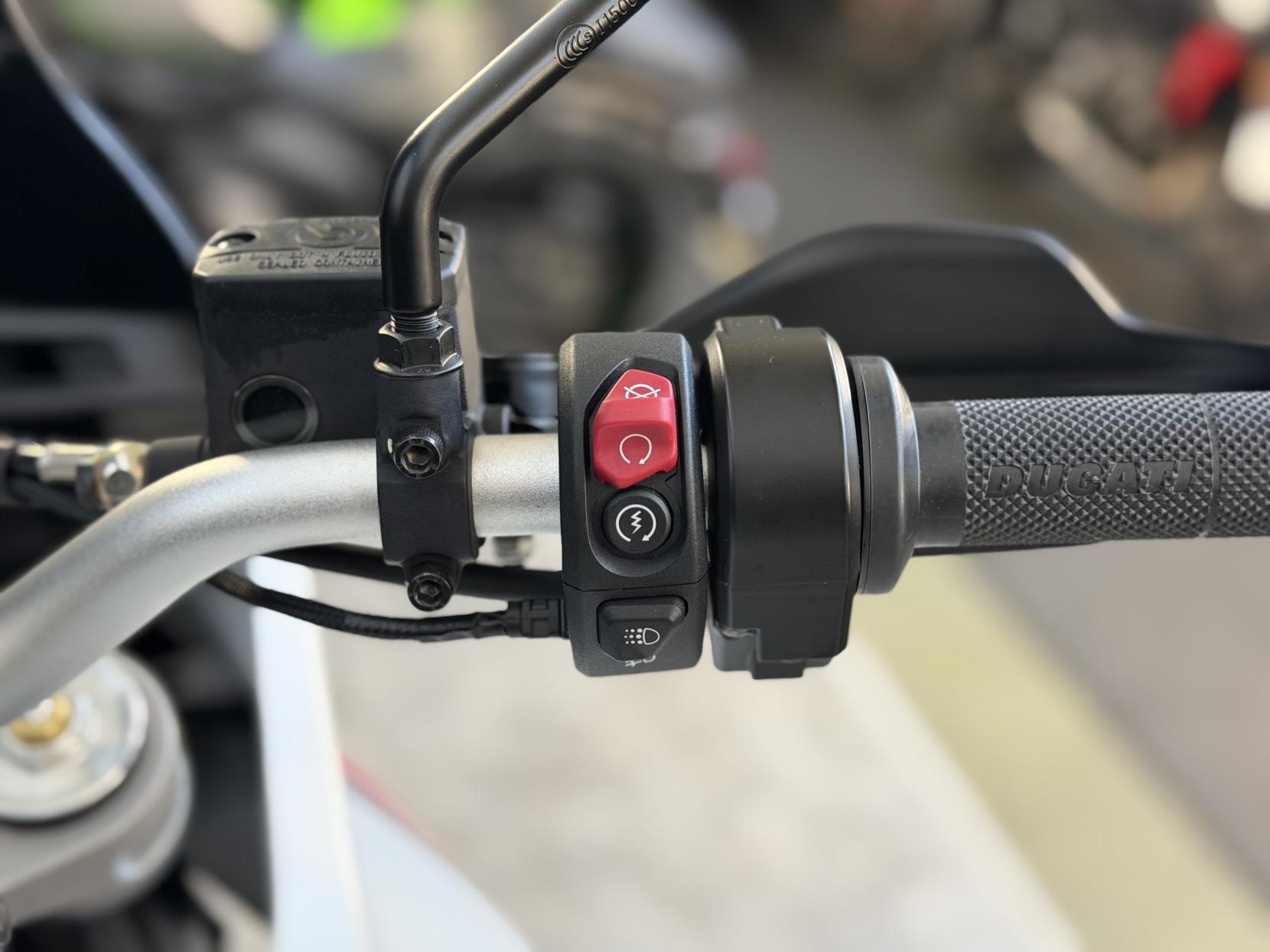 Ducati DesertX 937 Adventure Petrol Ducati Quick Shift Euro 5 (110 ps)