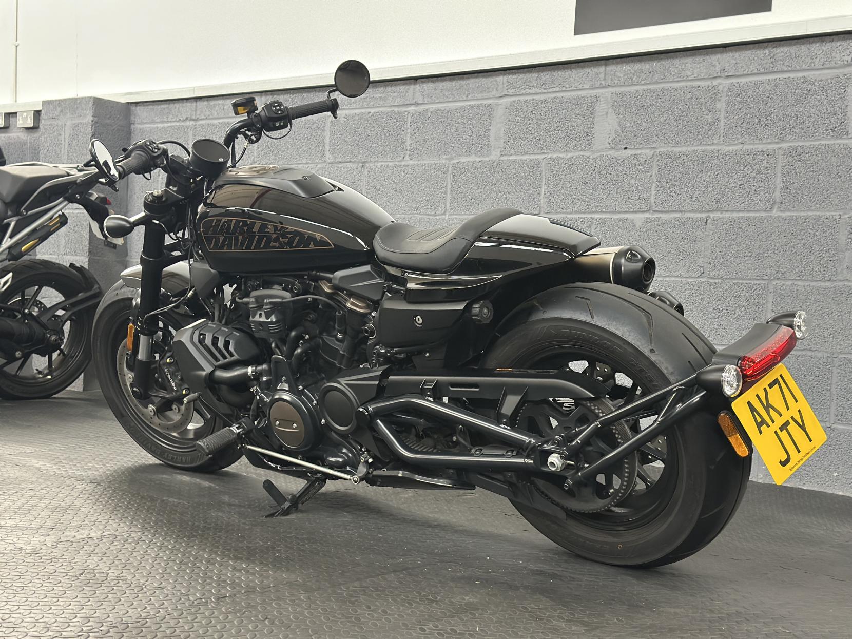 Harley-Davidson Sportster 1250 Sportster S Custom Cruiser Petrol Manual Euro 5 (122 ps)