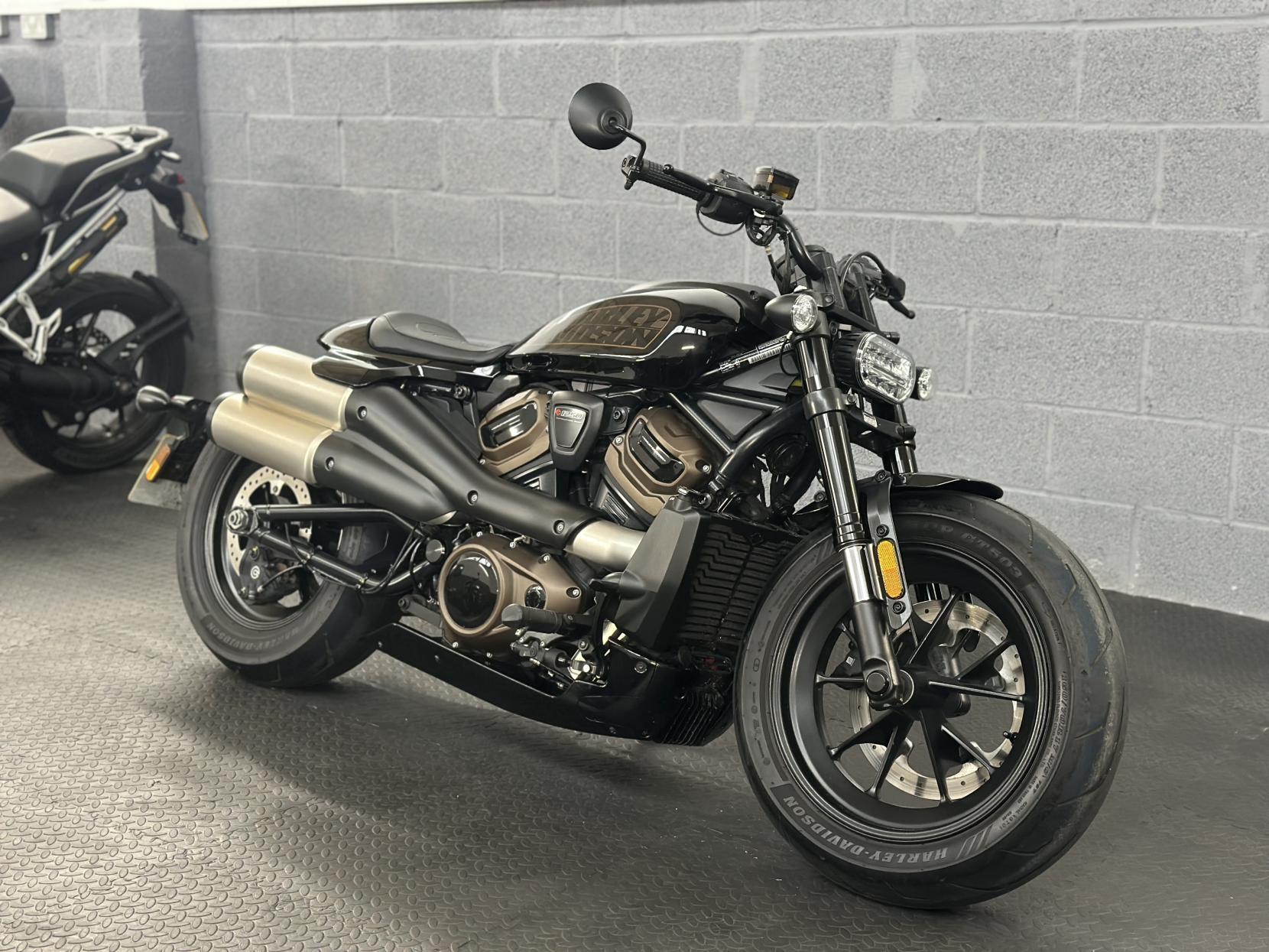 Harley-Davidson Sportster 1250 Sportster S Custom Cruiser Petrol Manual Euro 5 (122 ps)