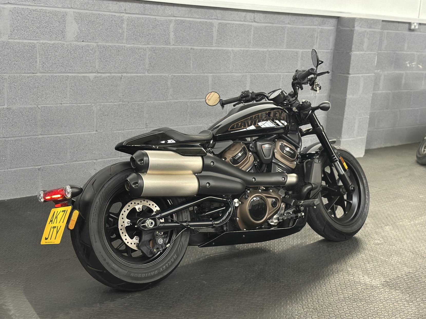 Harley-Davidson Sportster 1250 Sportster S Custom Cruiser Petrol Manual Euro 5 (122 ps)