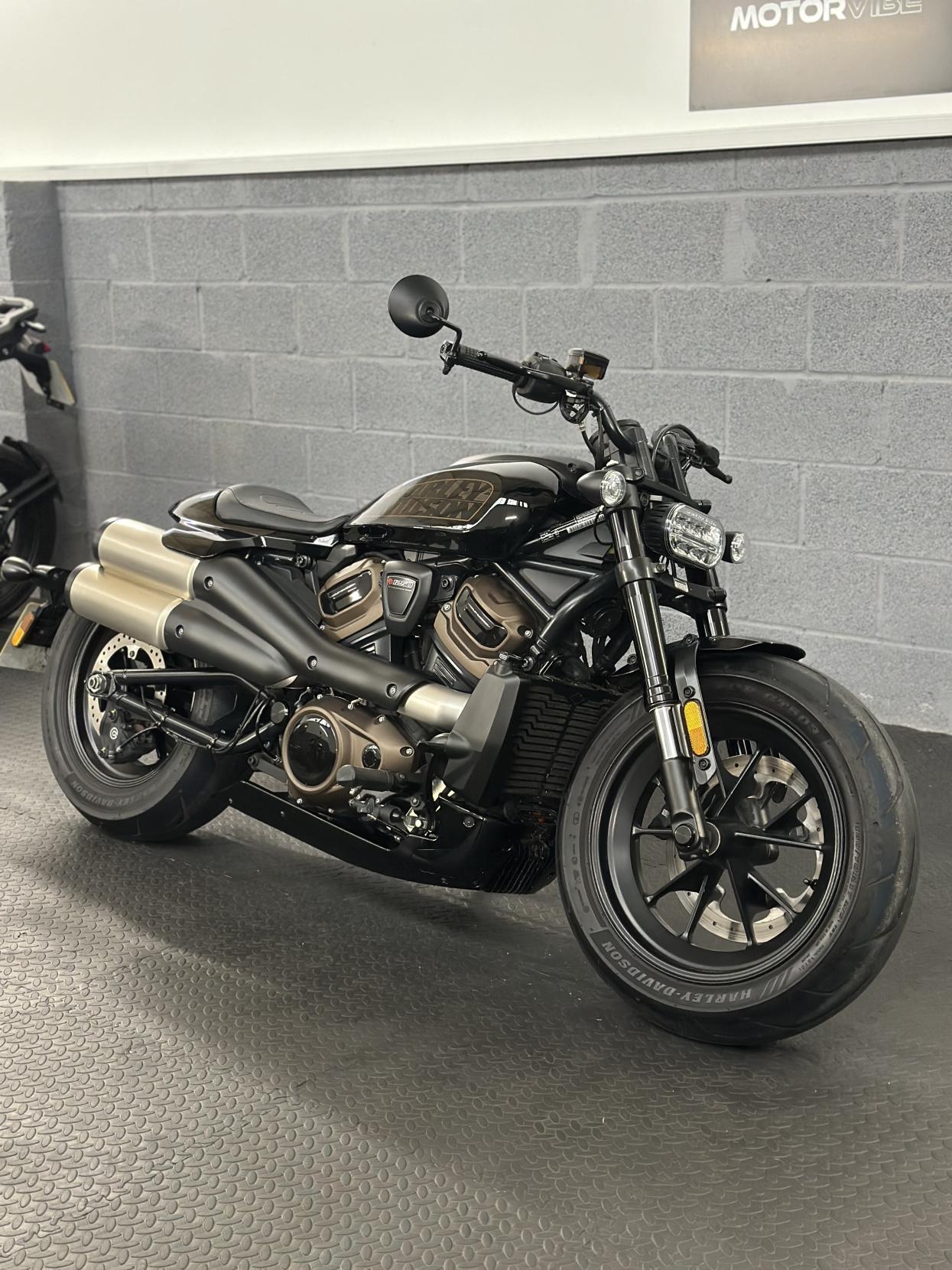 Harley-Davidson Sportster 1250 Sportster S Custom Cruiser Petrol Manual Euro 5 (122 ps)