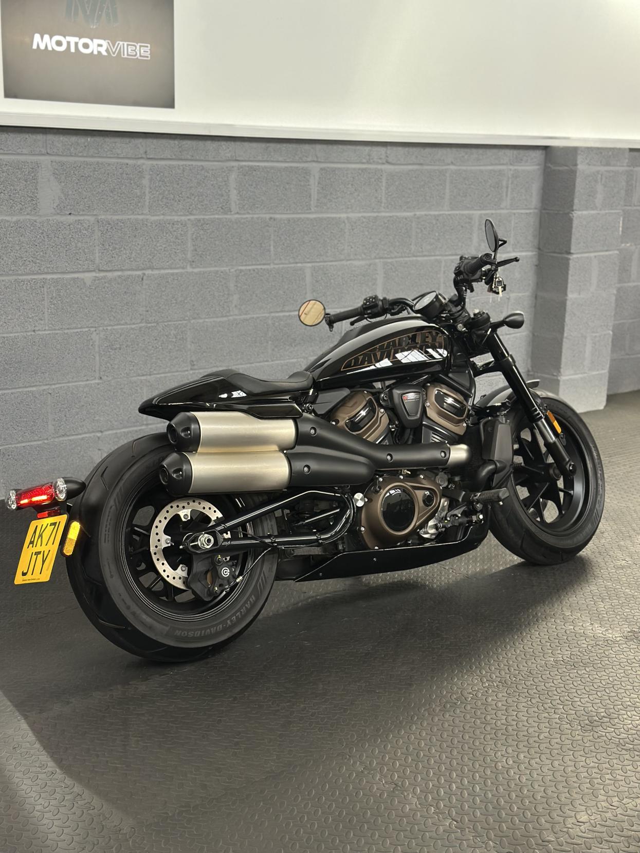 Harley-Davidson Sportster 1250 Sportster S Custom Cruiser Petrol Manual Euro 5 (122 ps)