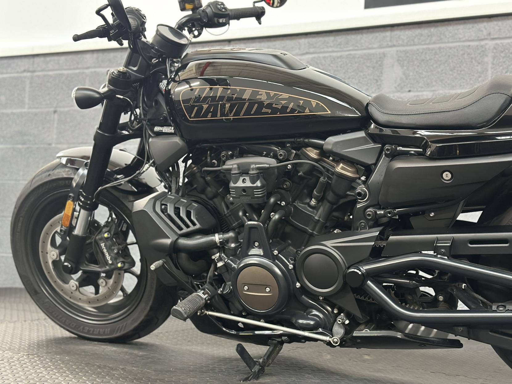 Harley-Davidson Sportster 1250 Sportster S Custom Cruiser Petrol Manual Euro 5 (122 ps)