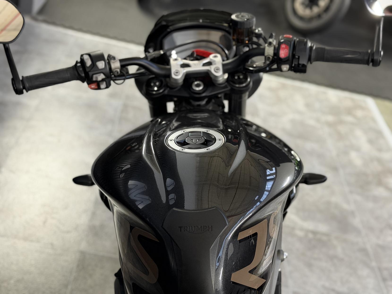 Triumph Street Triple 765 765 RS Naked Petrol Manual X-ring Euro 5 (124 ps)