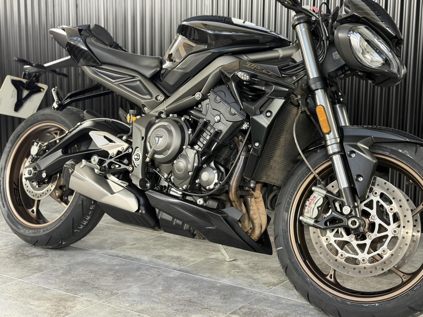 Triumph Street Triple 765 765 RS Naked Petrol Manual X-ring Euro 5 (124 ps)