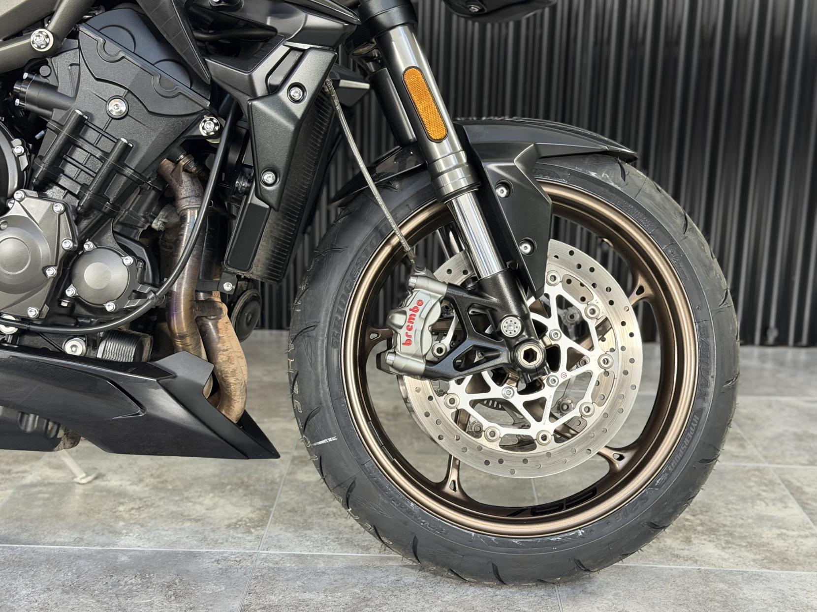 Triumph Street Triple 765 765 RS Naked Petrol Manual X-ring Euro 5 (124 ps)