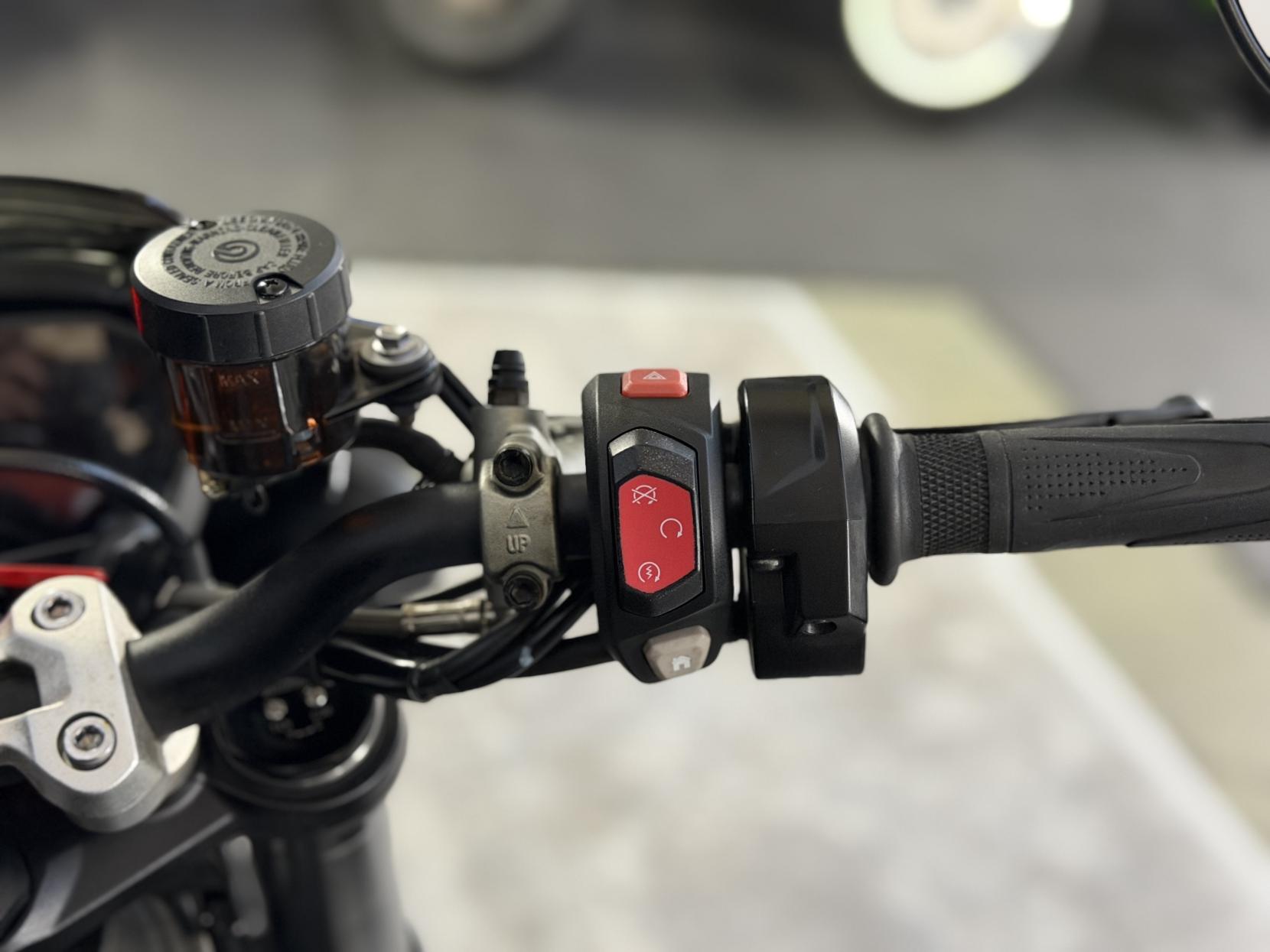 Triumph Street Triple 765 765 RS Naked Petrol Manual X-ring Euro 5 (124 ps)