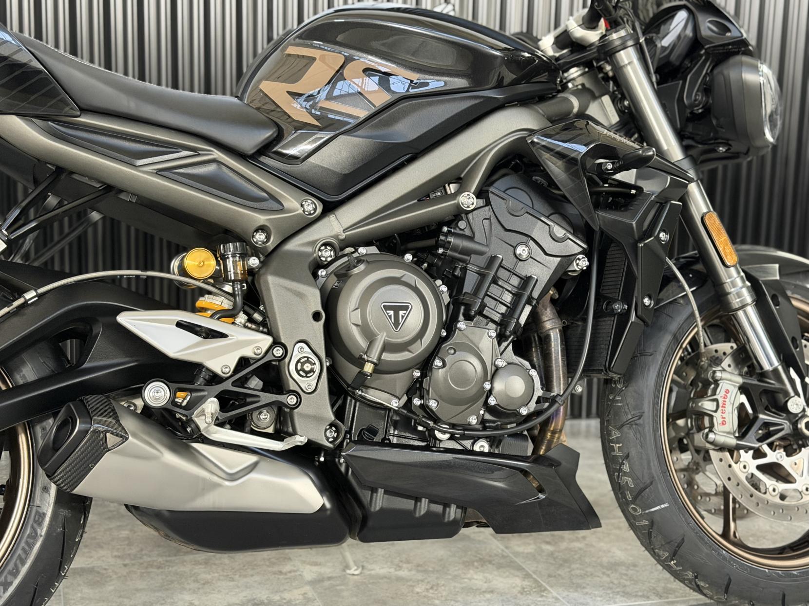 Triumph Street Triple 765 765 RS Naked Petrol Manual X-ring Euro 5 (124 ps)