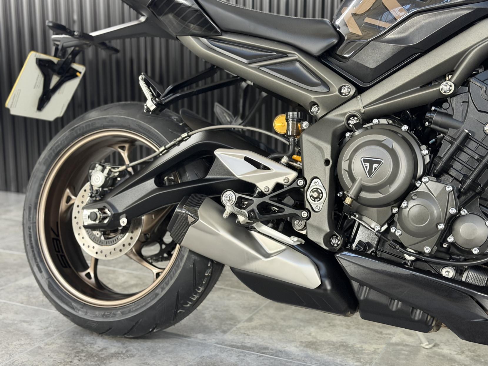 Triumph Street Triple 765 765 RS Naked Petrol Manual X-ring Euro 5 (124 ps)