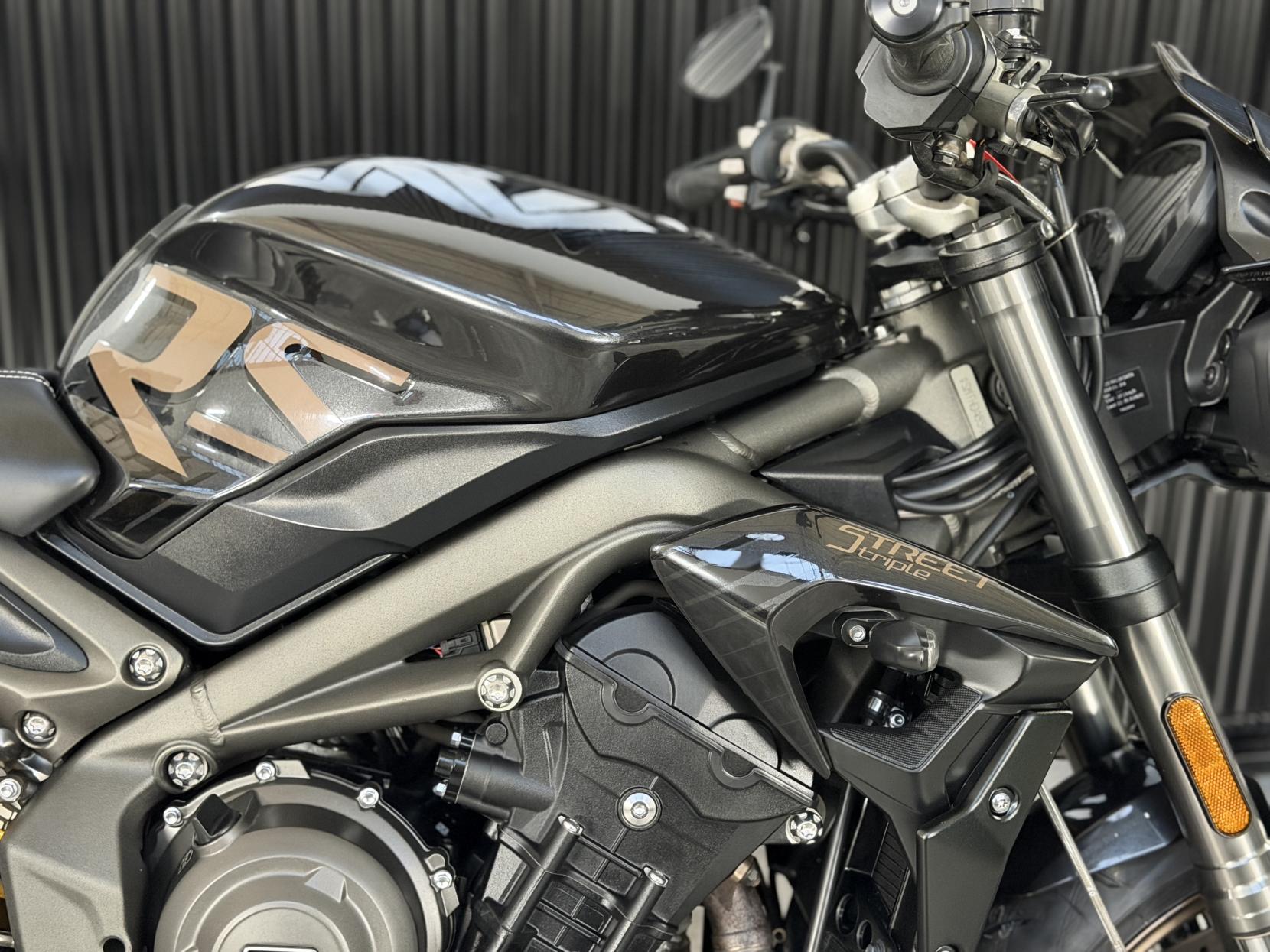 Triumph Street Triple 765 765 RS Naked Petrol Manual X-ring Euro 5 (124 ps)