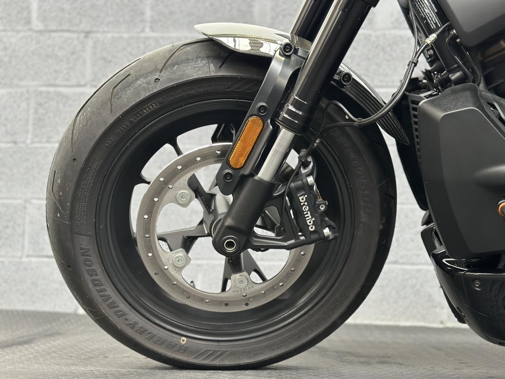 Harley-Davidson Sportster 1250 Sportster S Custom Cruiser Petrol Manual Euro 5 (122 ps)