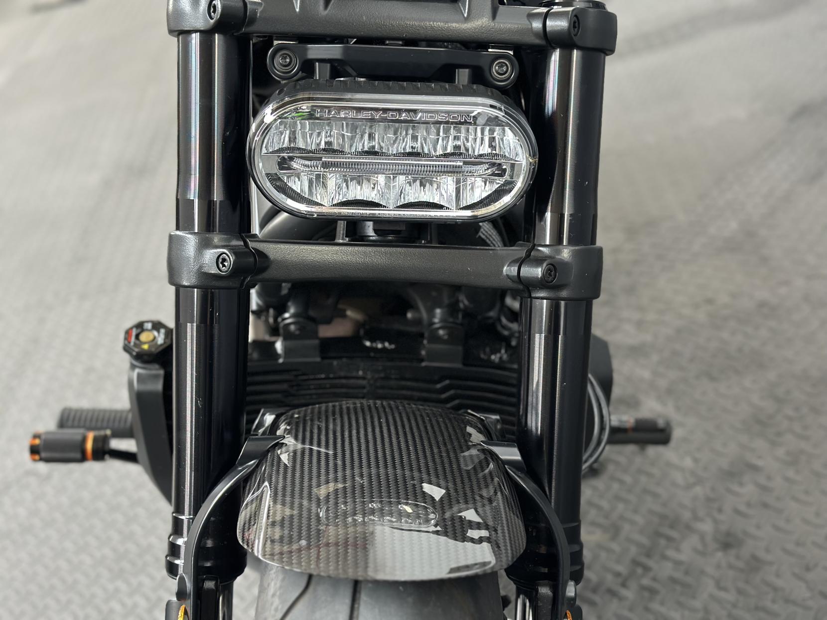Harley-Davidson Sportster 1250 Sportster S Custom Cruiser Petrol Manual Euro 5 (122 ps)