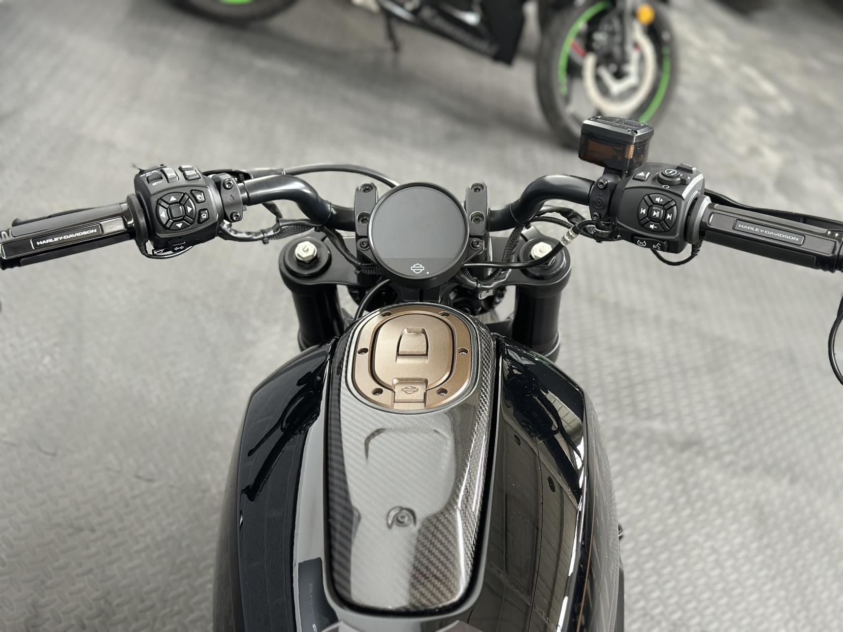 Harley-Davidson Sportster 1250 Sportster S Custom Cruiser Petrol Manual Euro 5 (122 ps)