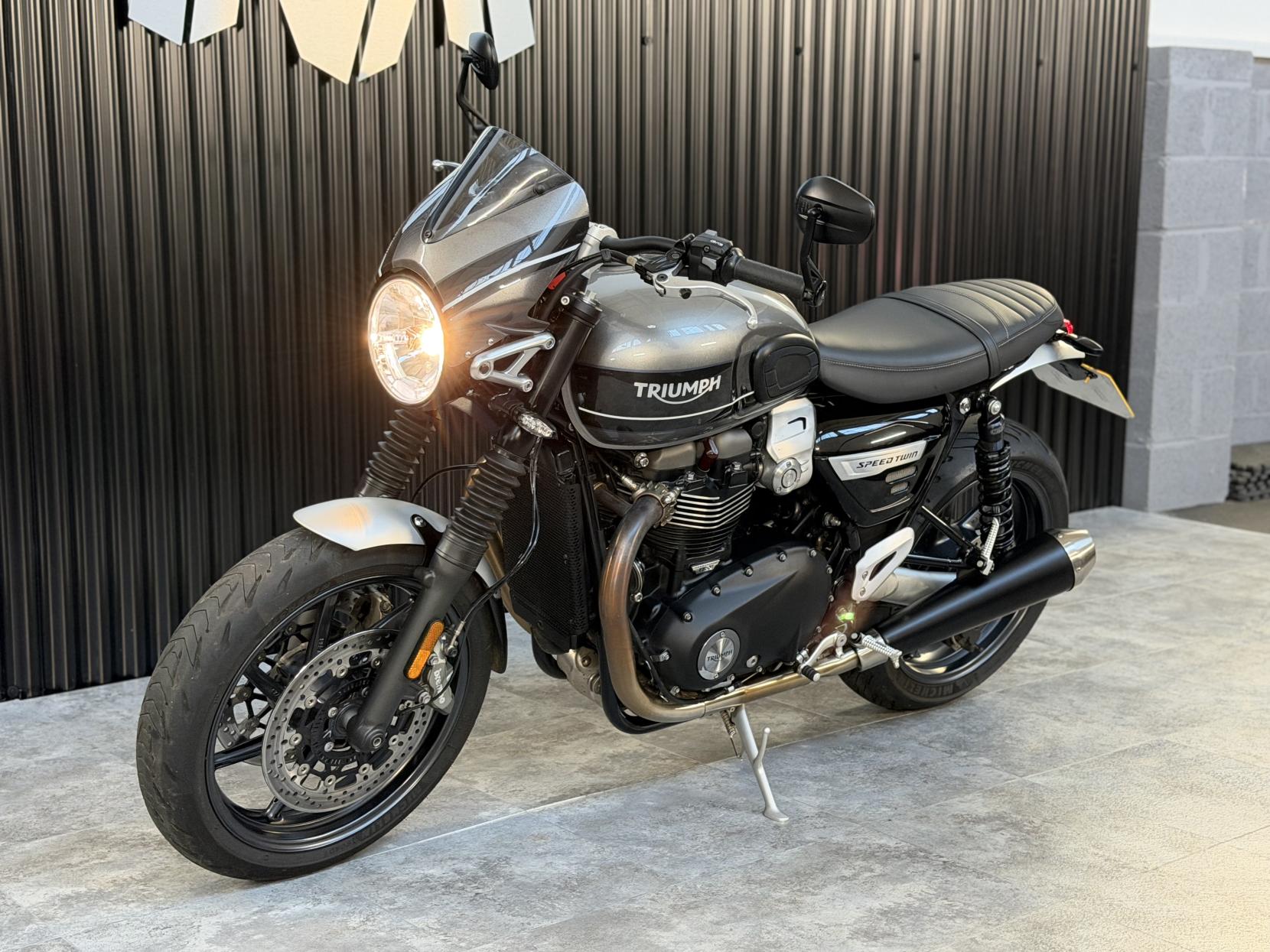 Triumph Speed Twin 1200 1200 Roadster/Retro Petrol Manual O-ring Euro 4 (98 ps)