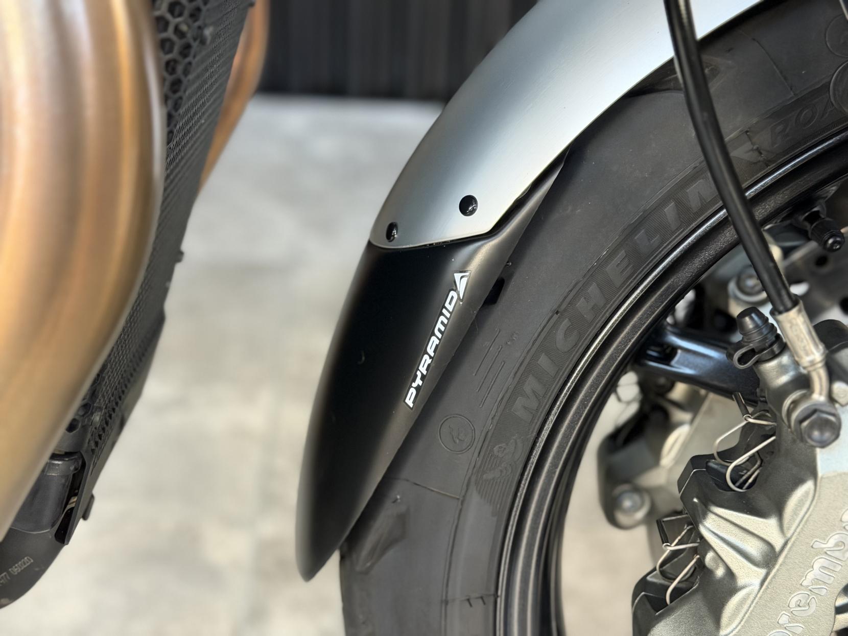 Triumph Speed Twin 1200 1200 Roadster/Retro Petrol Manual O-ring Euro 4 (98 ps)