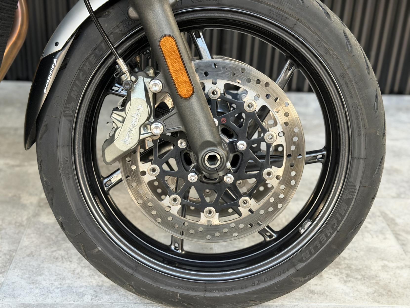 Triumph Speed Twin 1200 1200 Roadster/Retro Petrol Manual O-ring Euro 4 (98 ps)